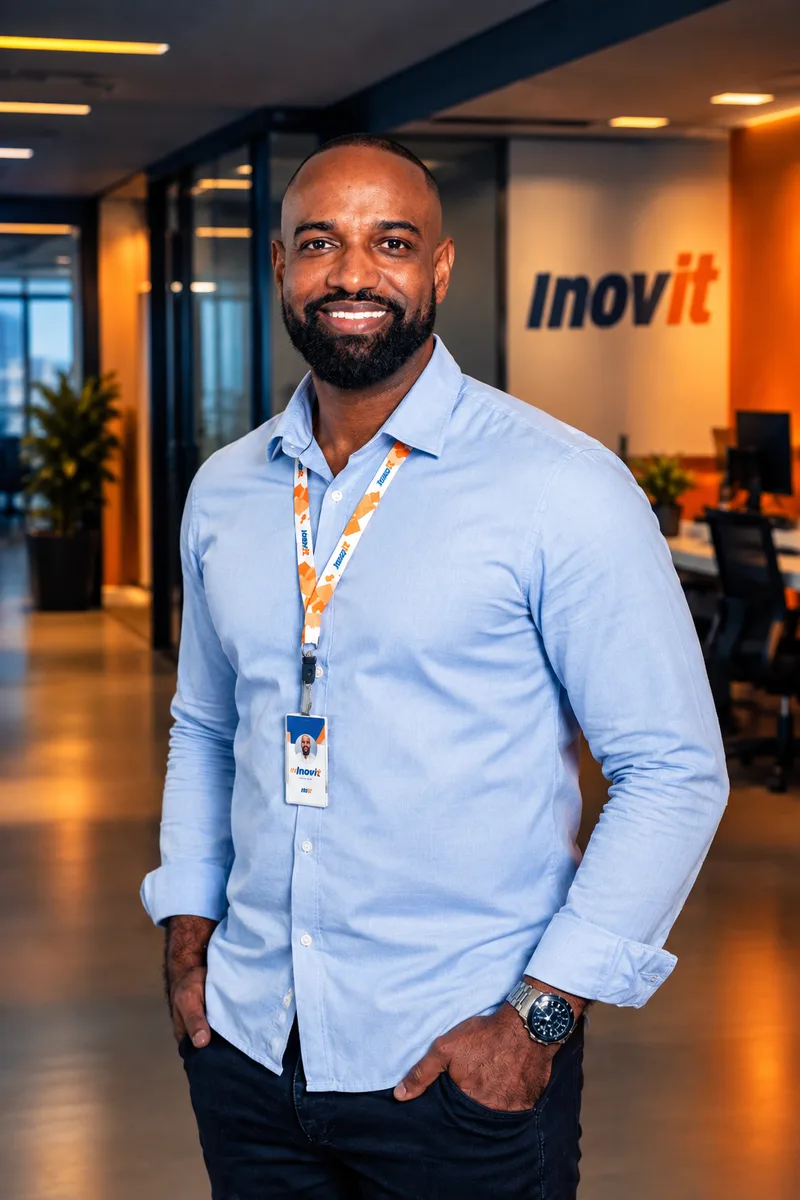 Ricardo Guerreiro, Coordenador de Service Desk da inoviT, no escritório em Salvador